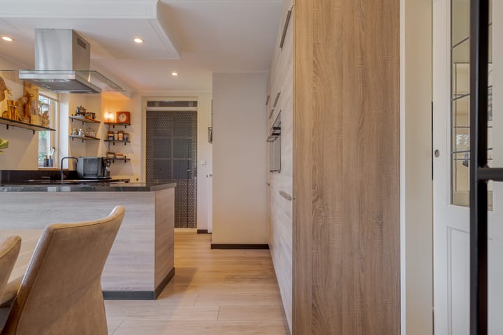 Photo 22 of Meester J. Tuintjerstraat 17