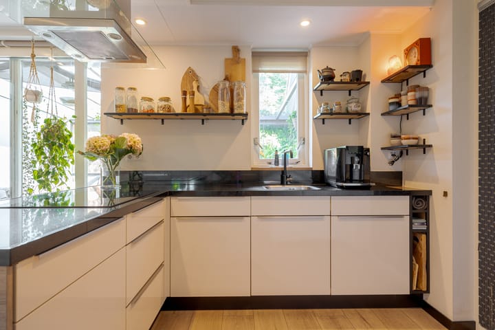 Photo 24 of Meester J. Tuintjerstraat 17