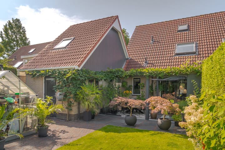 Photo 34 of Meester J. Tuintjerstraat 17