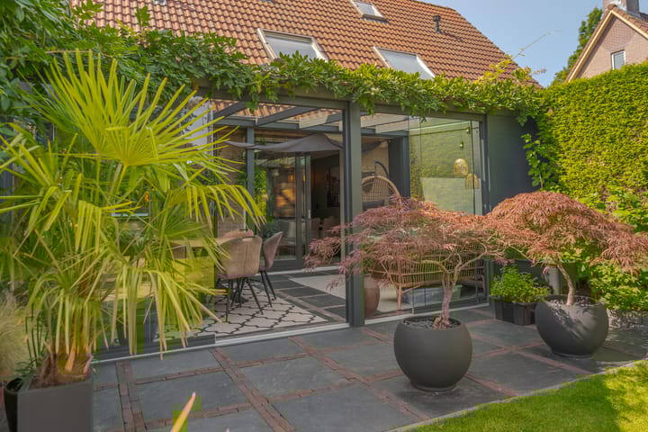 Photo 35 of Meester J. Tuintjerstraat 17