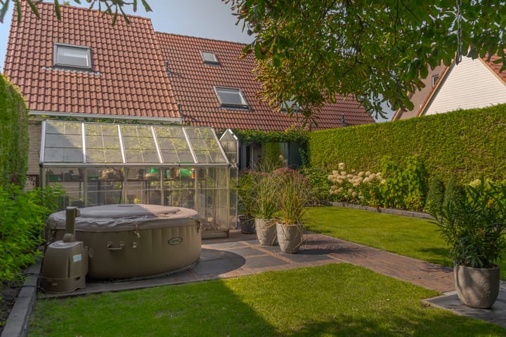 Photo 40 of Meester J. Tuintjerstraat 17