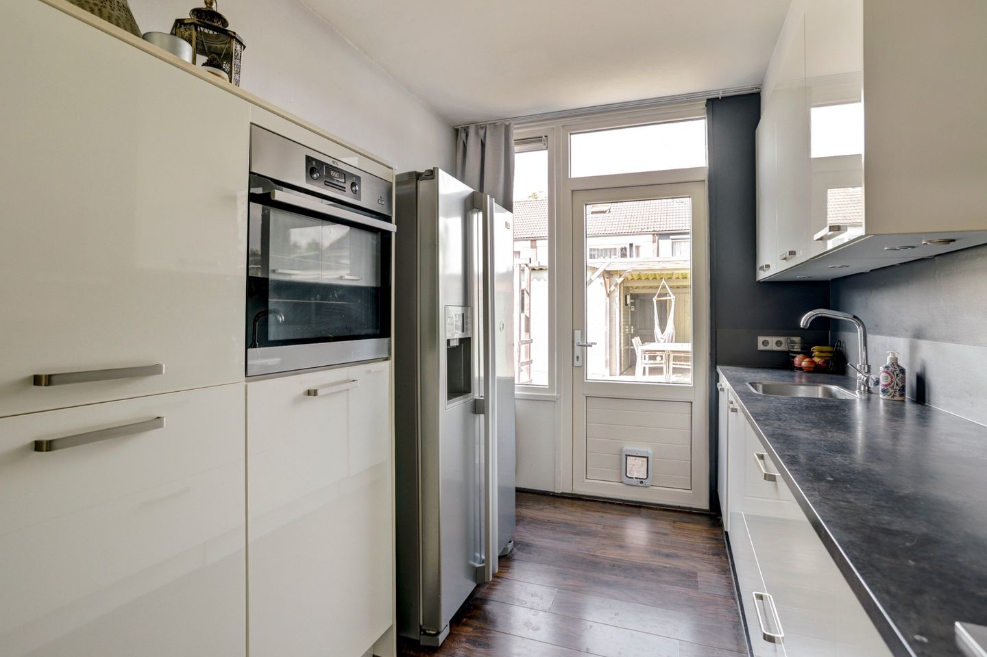 Photo 10 of Van Herlaerstraat 6