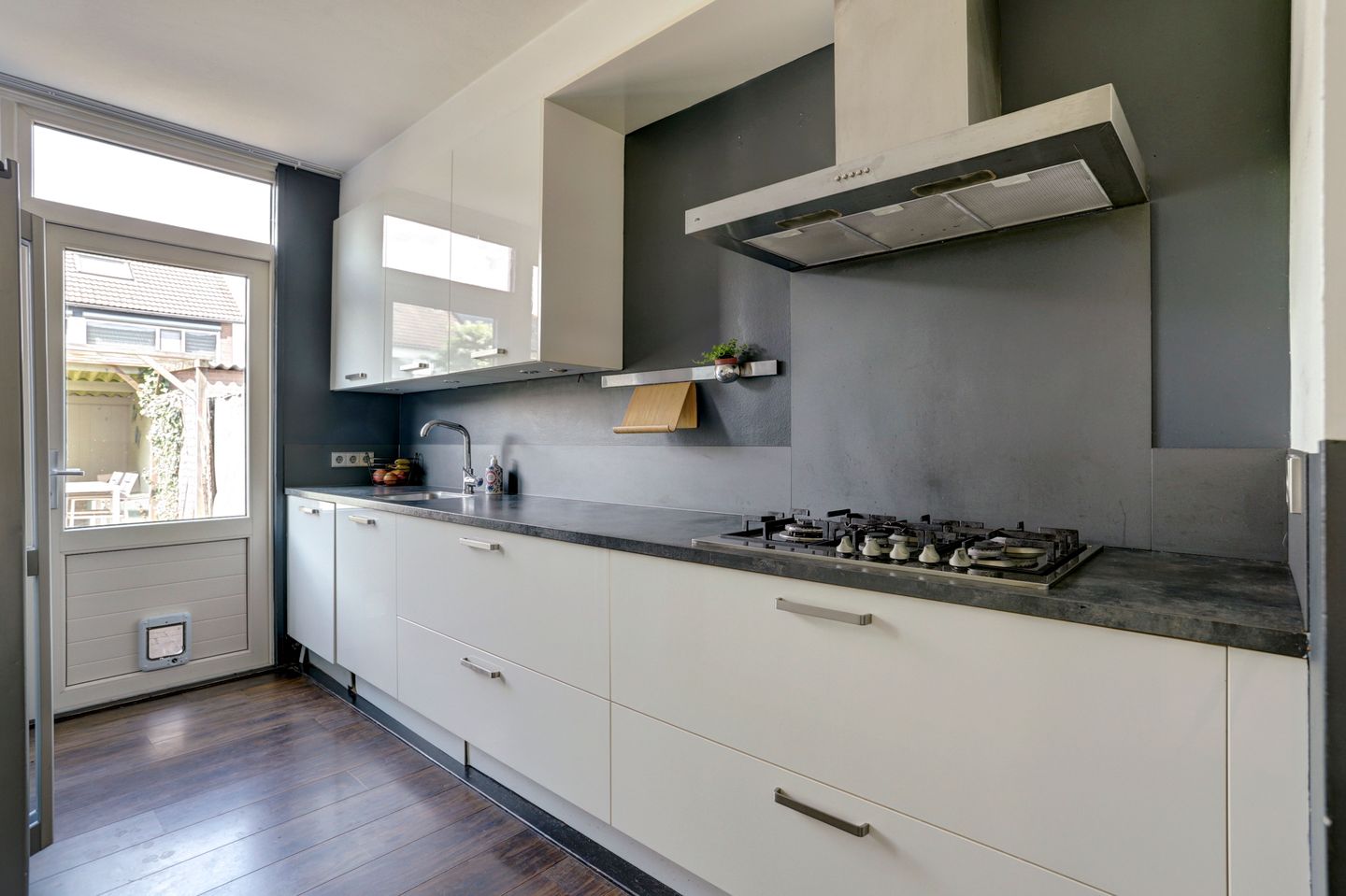 Photo 14 of Van Herlaerstraat 6