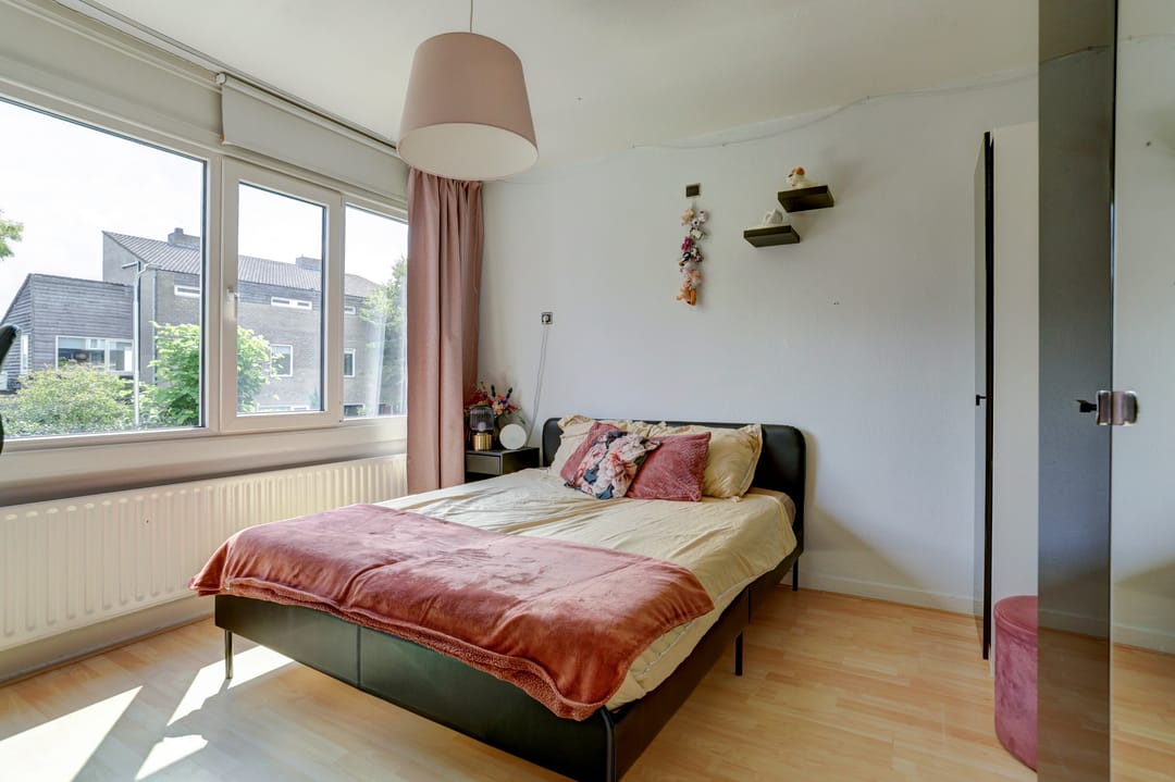 Photo 17 of Van Herlaerstraat 6