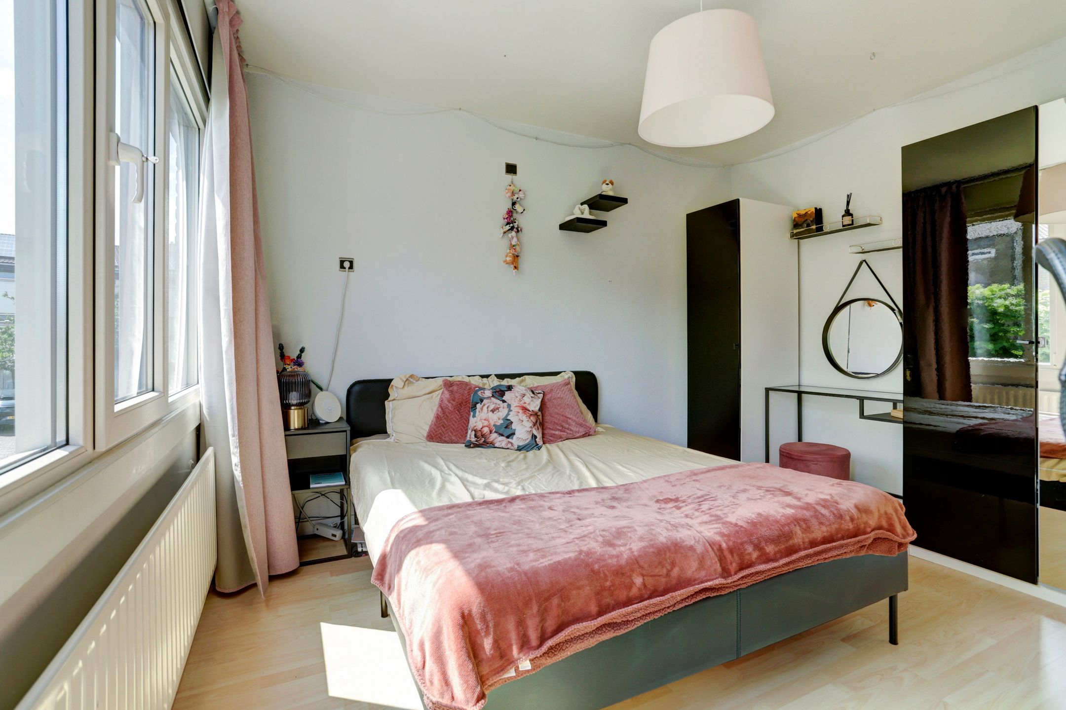 Photo 18 of Van Herlaerstraat 6