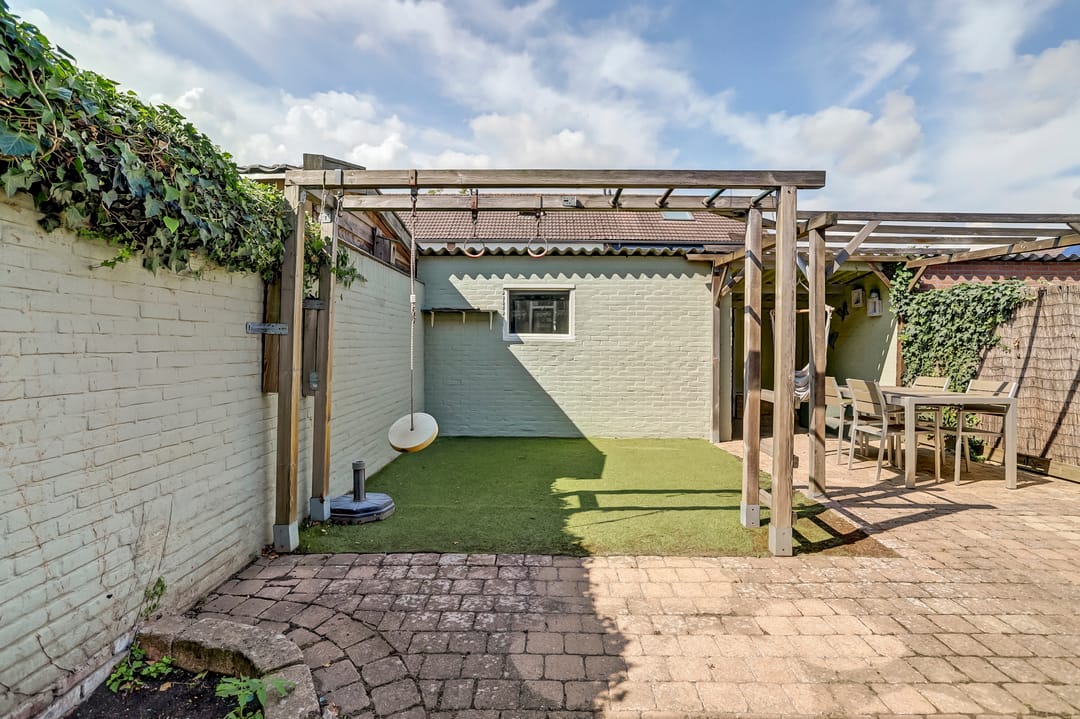 Photo 31 of Van Herlaerstraat 6