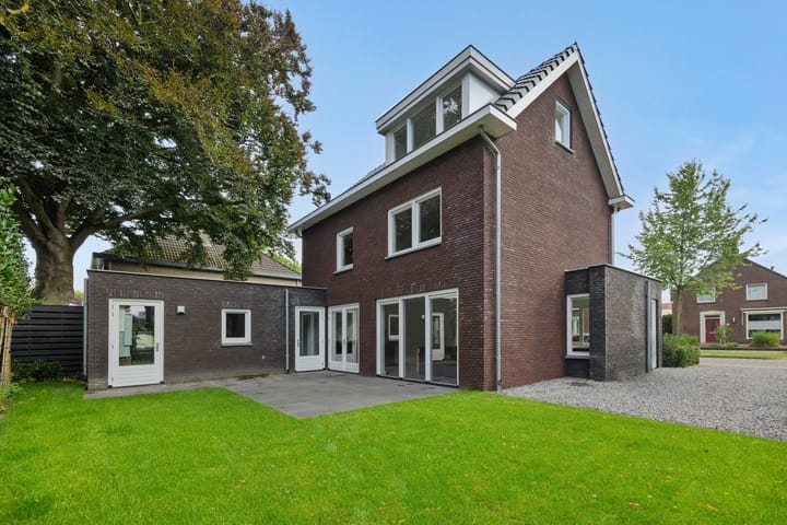 Foto 1 van van Meeuwenstraat 10