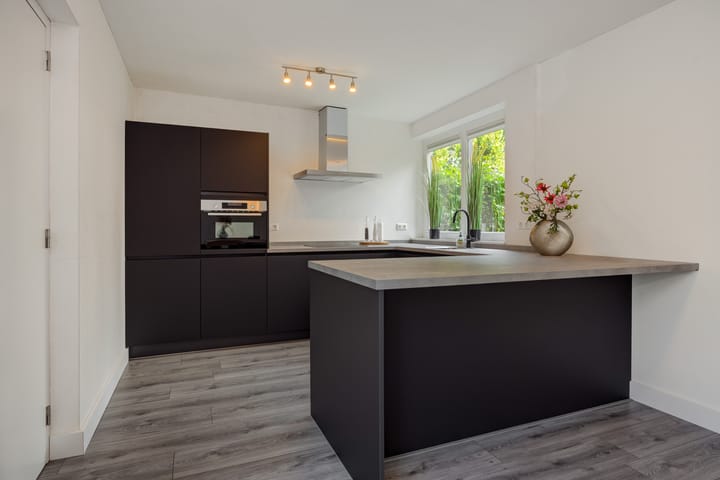 Foto 3 van van Meeuwenstraat 10