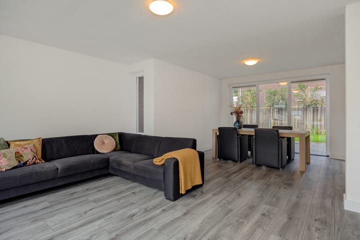 Foto 5 van van Meeuwenstraat 10