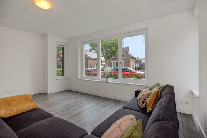 Foto 8 van van Meeuwenstraat 10