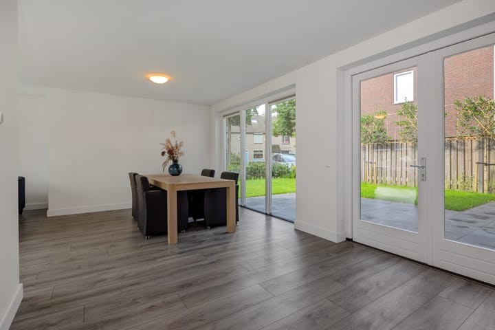 Foto 11 van van Meeuwenstraat 10