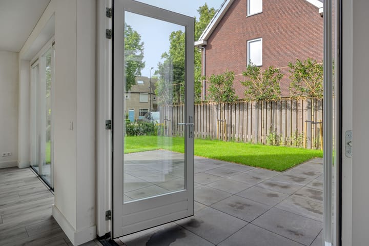 Foto 12 van van Meeuwenstraat 10