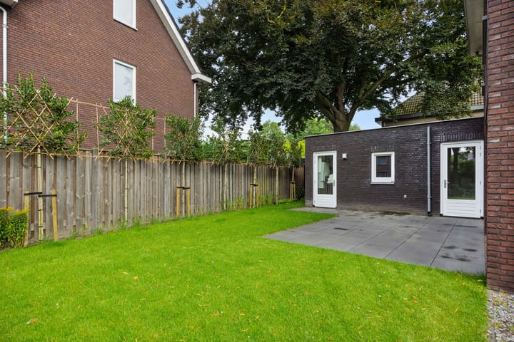 Foto 23 van van Meeuwenstraat 10