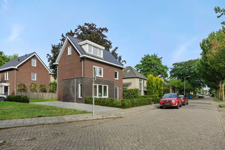 Foto 24 van van Meeuwenstraat 10