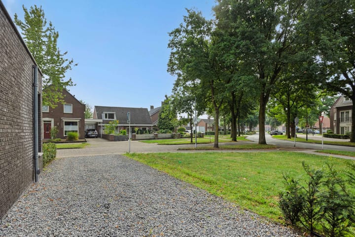 Foto 26 van van Meeuwenstraat 10