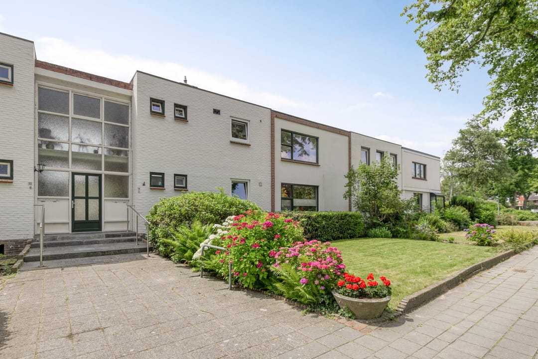 Photo 2 of Julianalaan 12