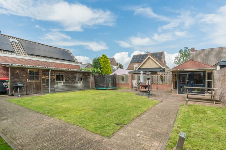 Photo 3 of Ericastraat 35