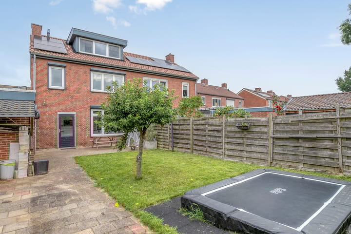 Foto 12 van Helmissenstraat 10