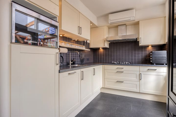 Foto 7 van Van der Duyn van Maasdamstraat 13