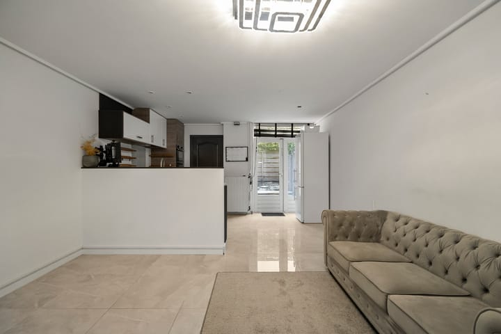 Foto 8 van Diaconiestraat 27