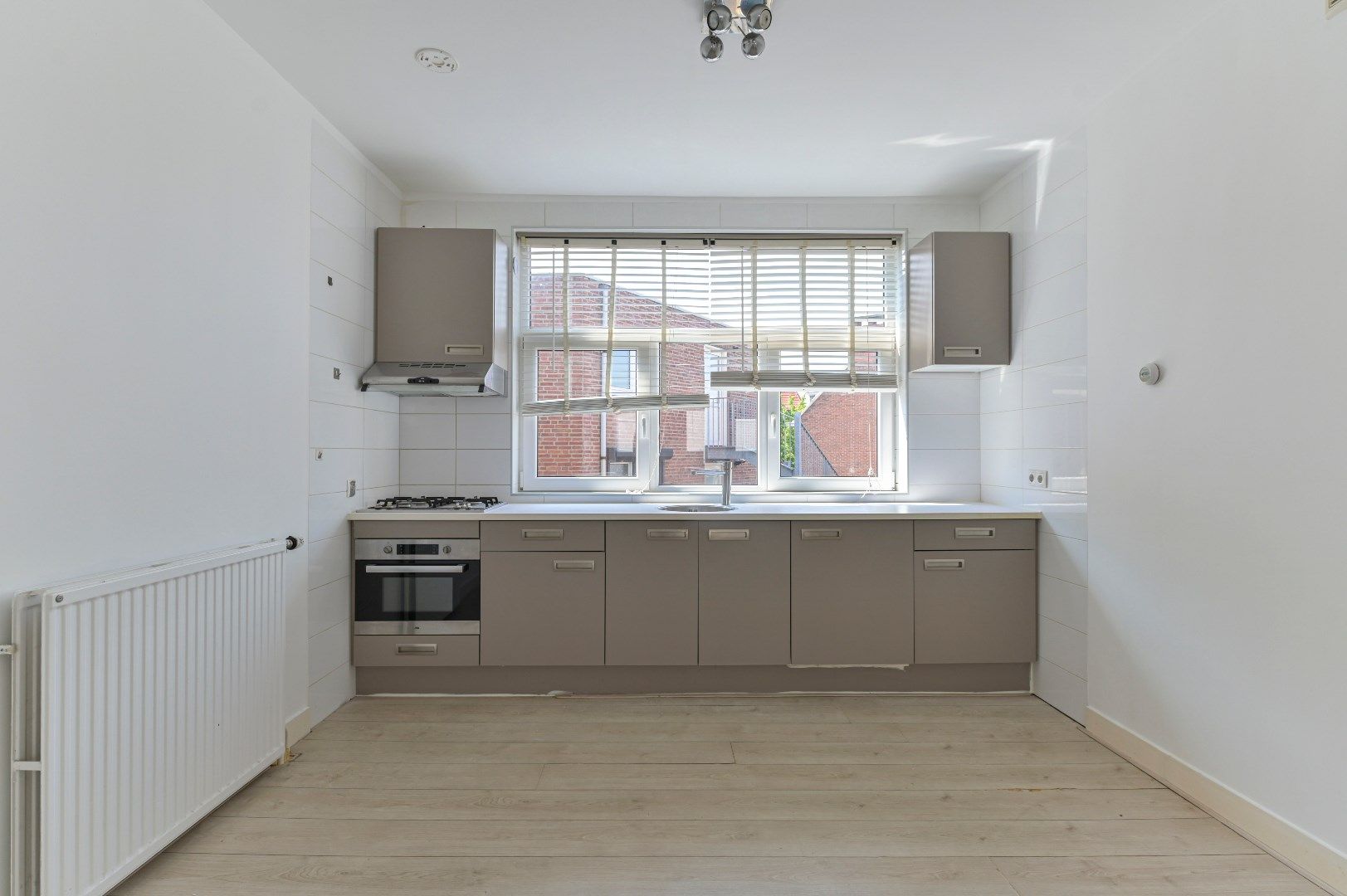 Photo 3 of Nassaustraat 3-A