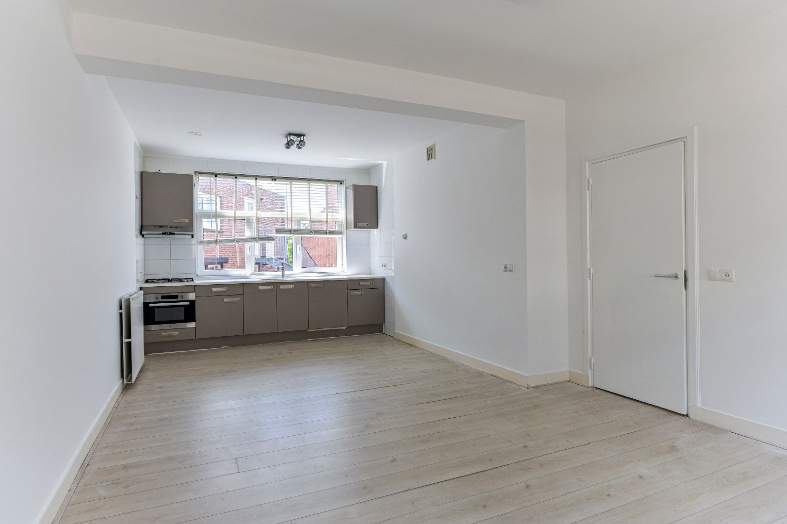 Photo 9 of Nassaustraat 3-A