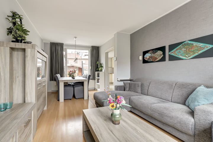 Photo 2 of Prof. Oudemansstraat 22