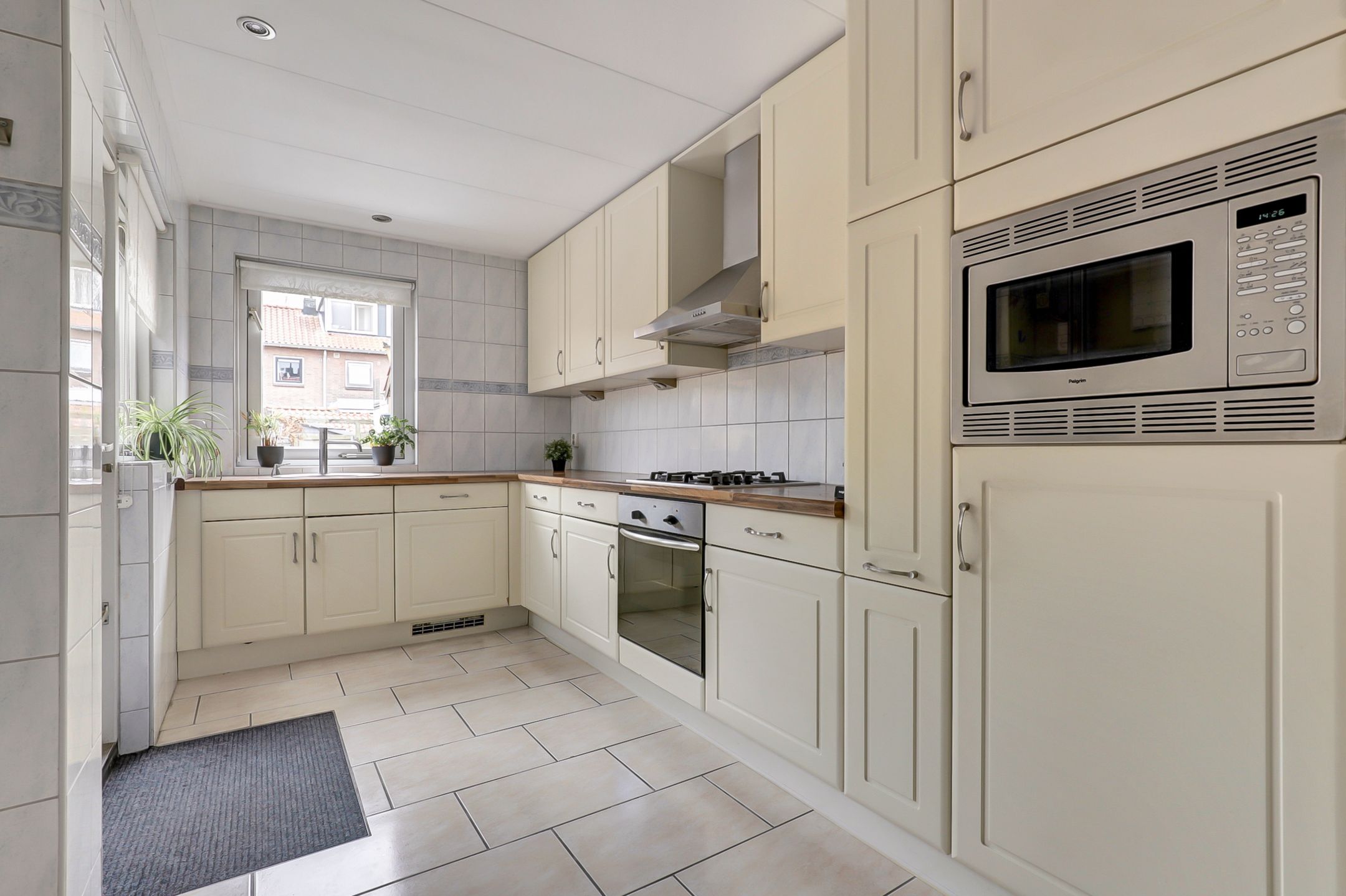 Photo 18 of Prof. Oudemansstraat 22