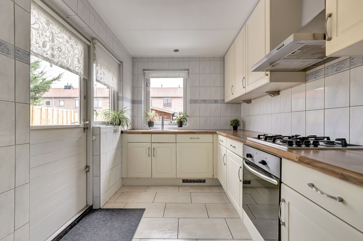 Photo 19 of Prof. Oudemansstraat 22