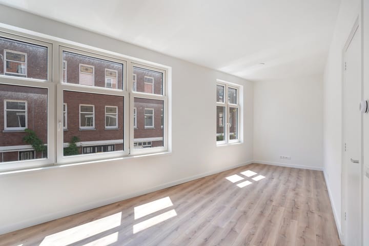 Photo 2 of Willem van Hillegaersbergstraat 135-B