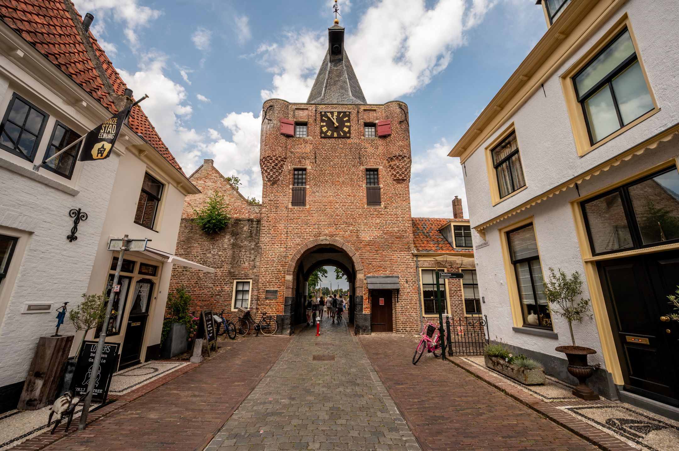 Photo 27 of Bloemstraat 15