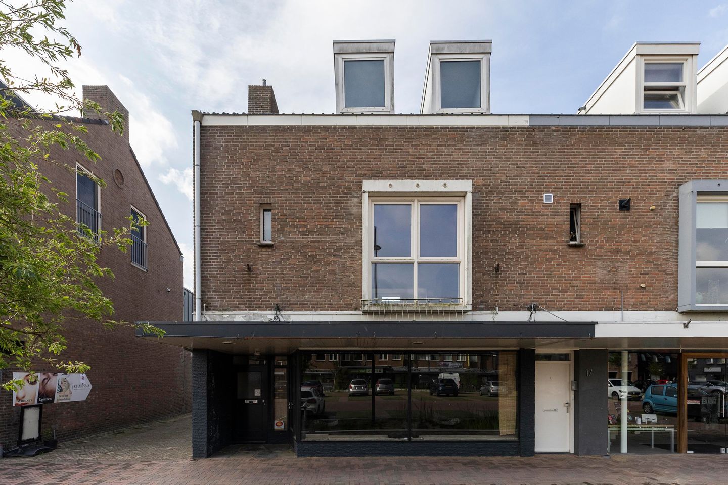 Bekijk foto 2 van Piet van Thielplein 15