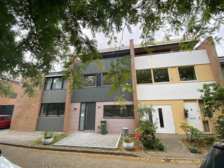 Valkenierstraat 24