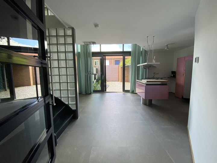 Photo 2 of Valkenierstraat 24