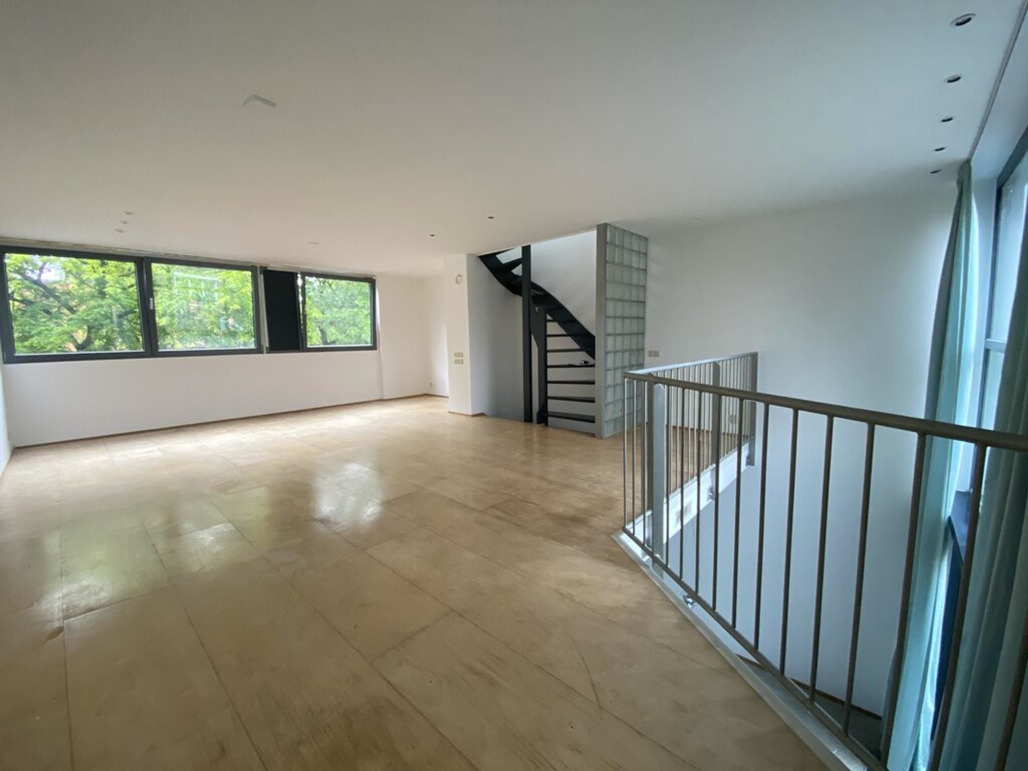 Foto 12 van Valkenierstraat 24