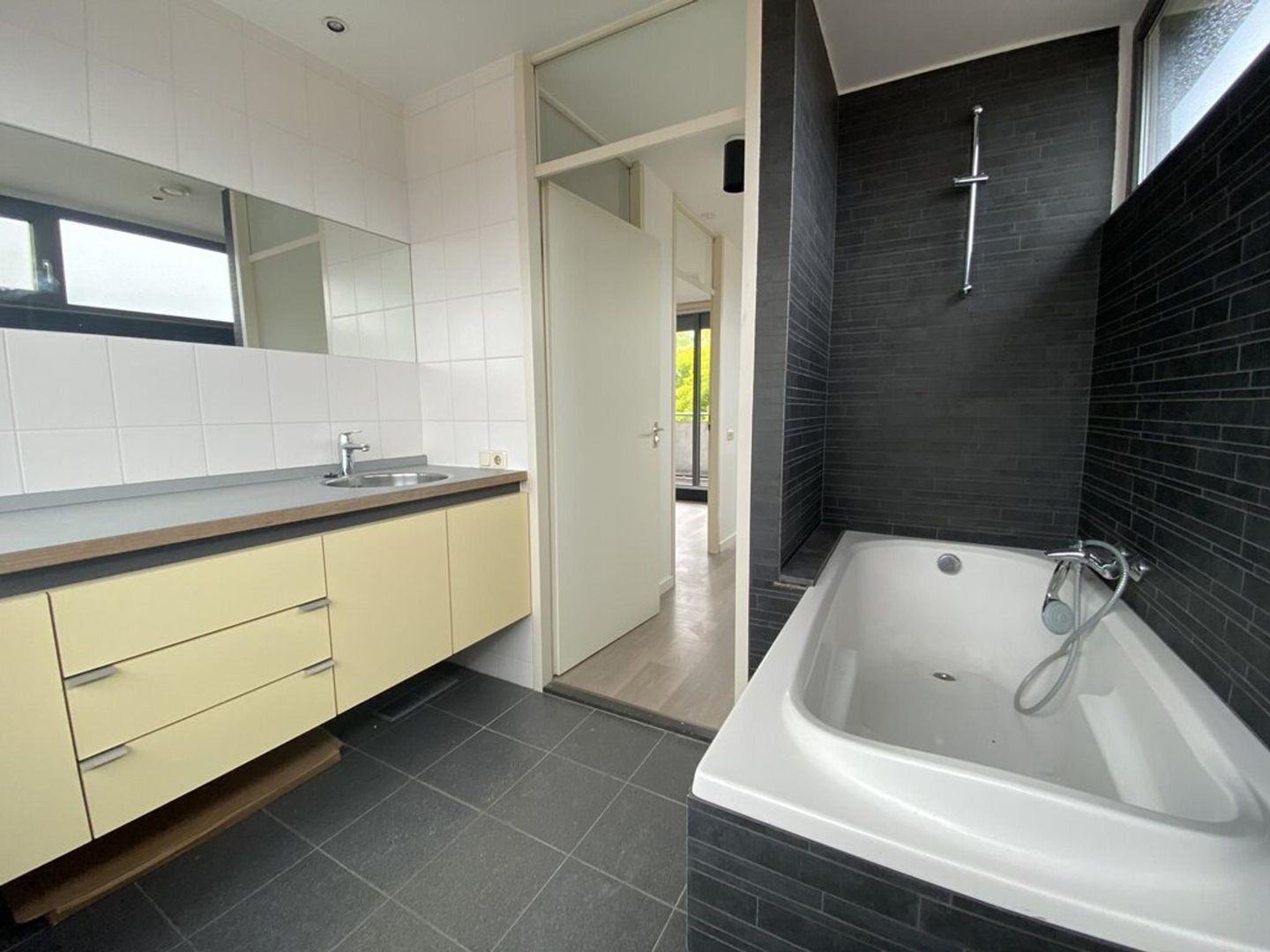 Foto 25 van Valkenierstraat 24