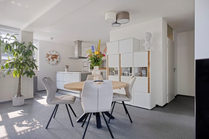 Photo 3 of Moeskroenstraat 24