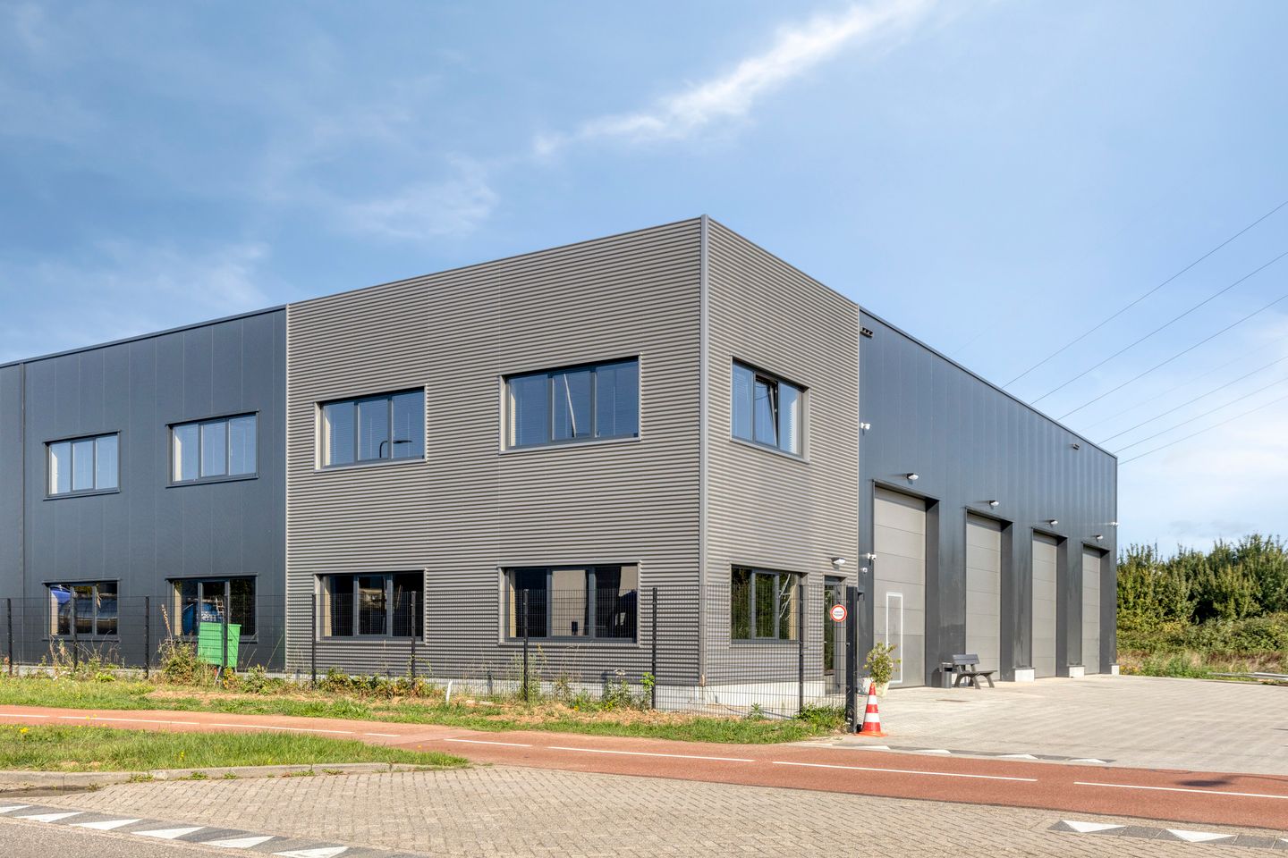 View photo 1 of Graaf van Solmsweg 99-D2