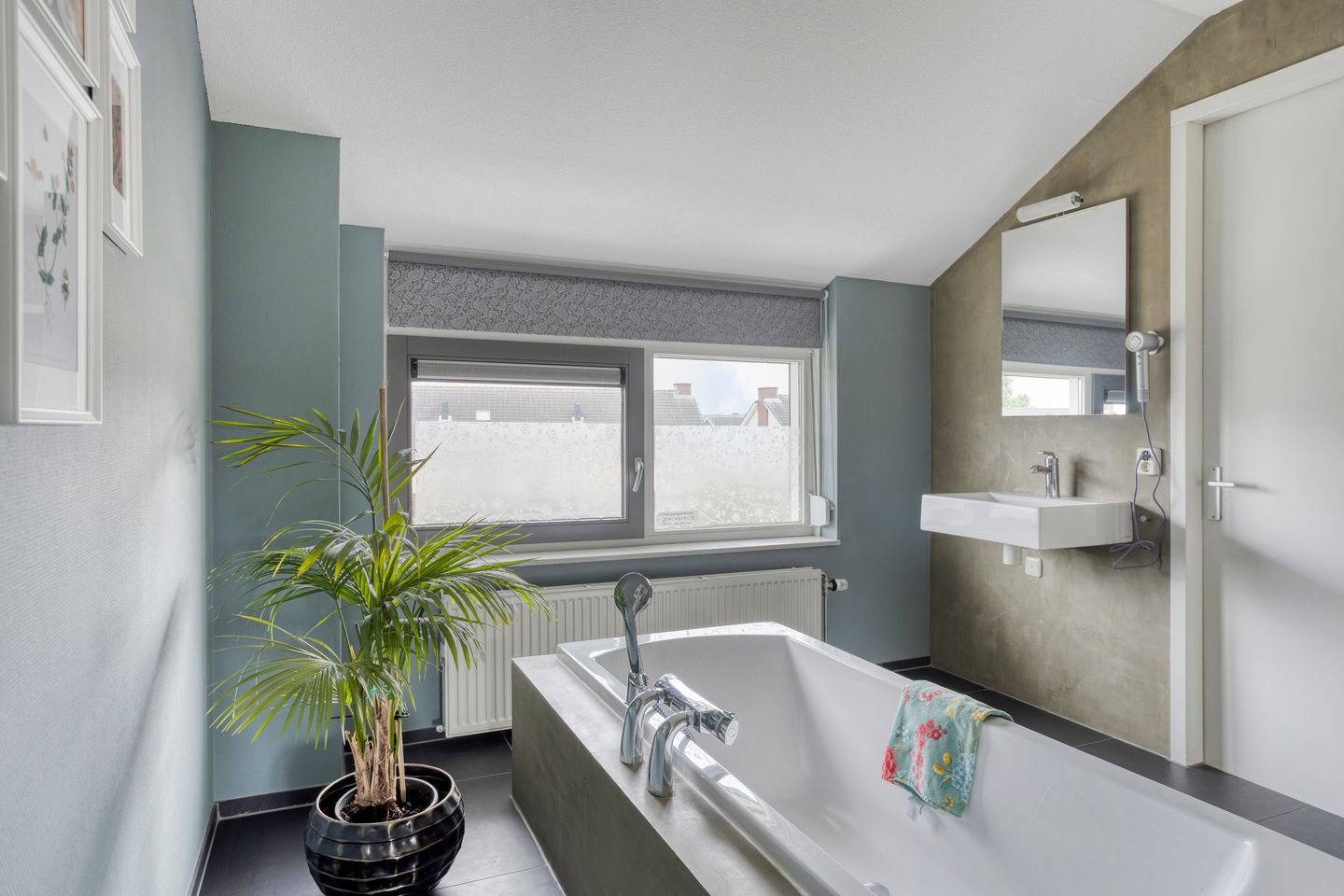 Photo 34 of Amerstraat 2