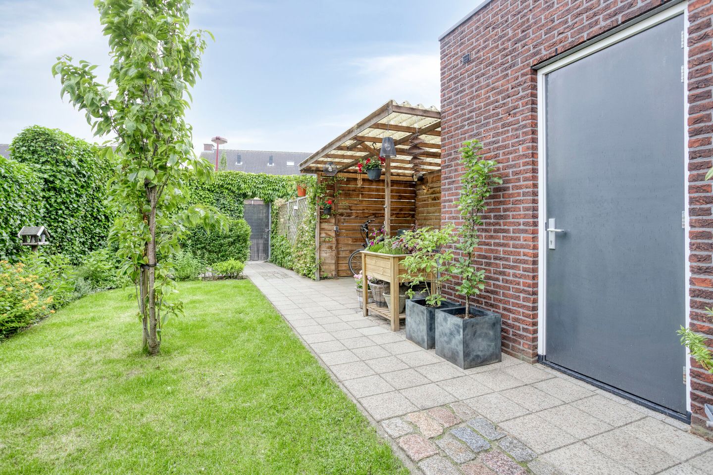 Photo 40 of Amerstraat 2