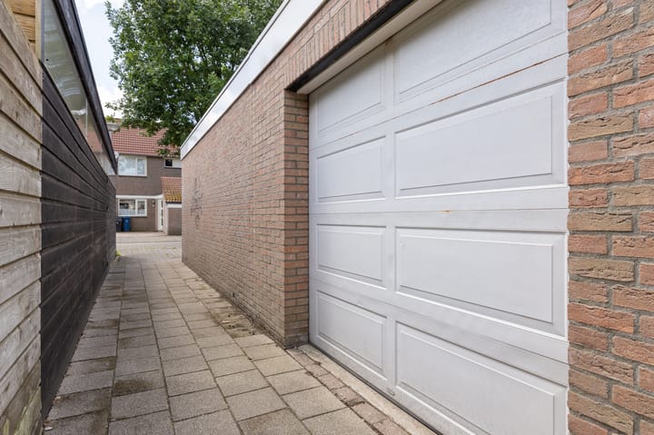 Foto 36 van Henriëtte Roland Holststraat 4