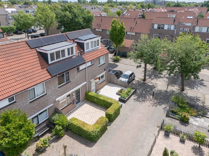 Foto 44 van Henriëtte Roland Holststraat 4