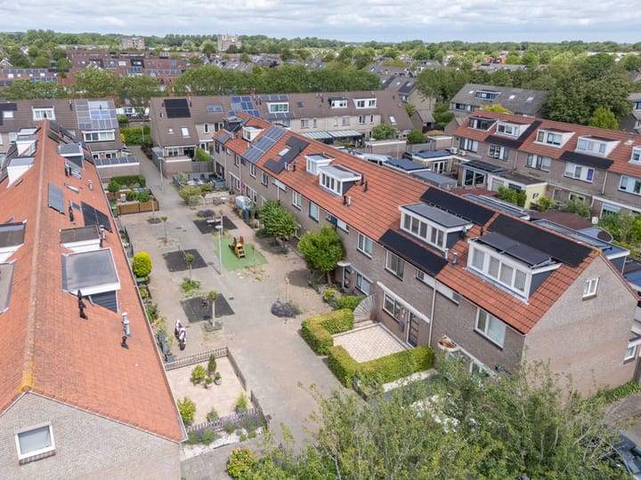 Foto 45 van Henriëtte Roland Holststraat 4