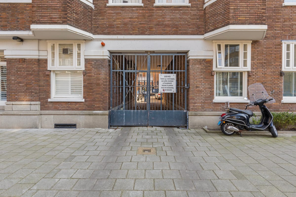 View photo 1 of Michelangelostraat 71-4L