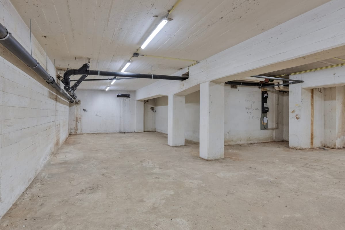 View photo 3 of Michelangelostraat 71-4L