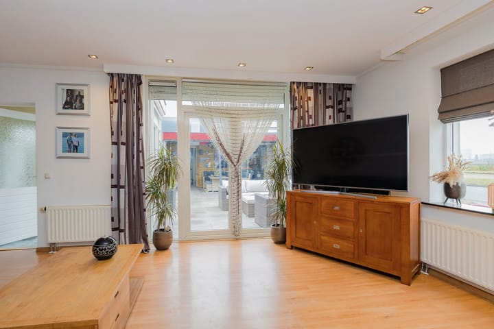 Foto 17 van Van der Zwaagstraat 2