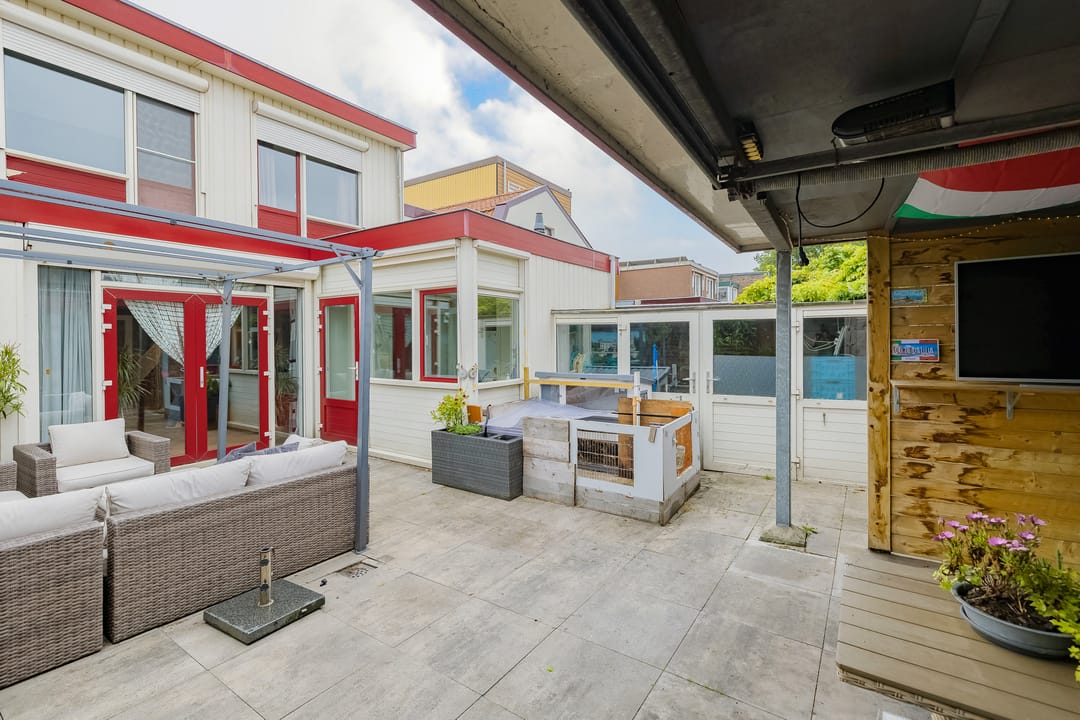 Photo 23 of Van der Zwaagstraat 2