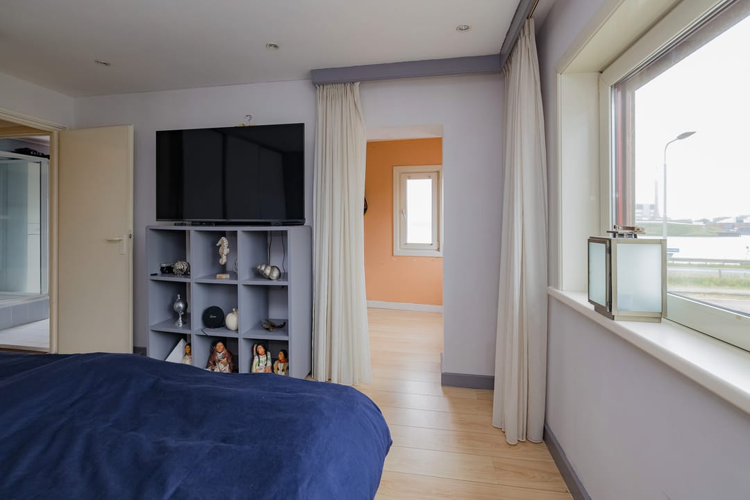 Photo 32 of Van der Zwaagstraat 2