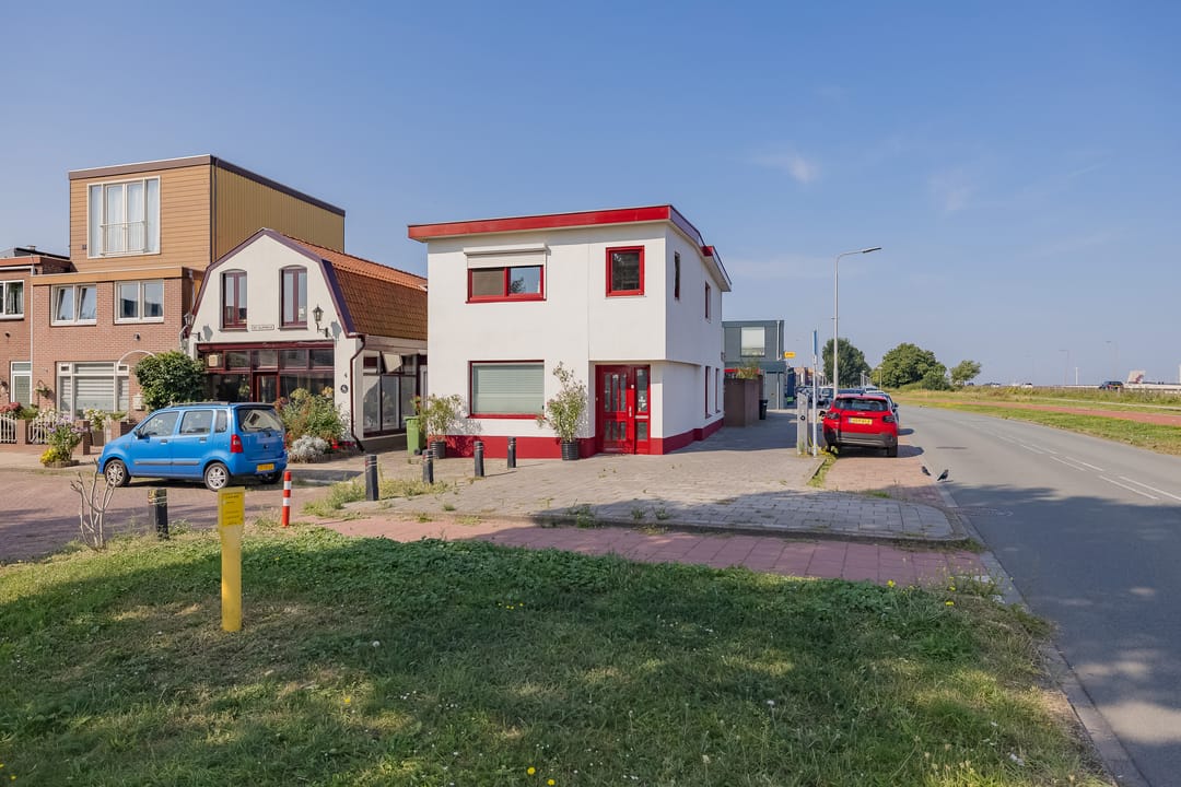 Photo 43 of Van der Zwaagstraat 2