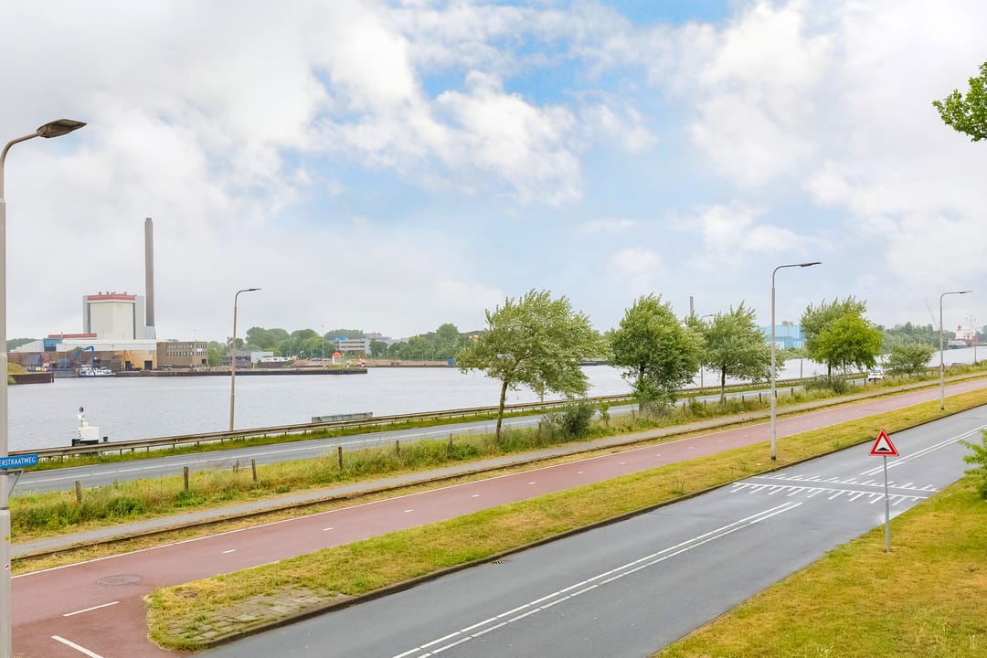 Photo 46 of Van der Zwaagstraat 2